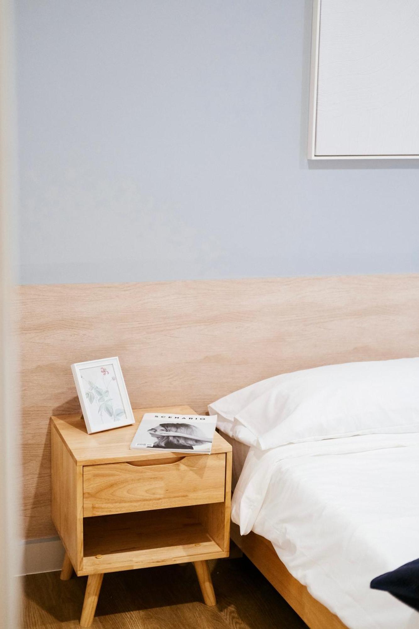 Arte Mont Kiara Aparthotel Kuala Lumpur Exterior photo A bedside table