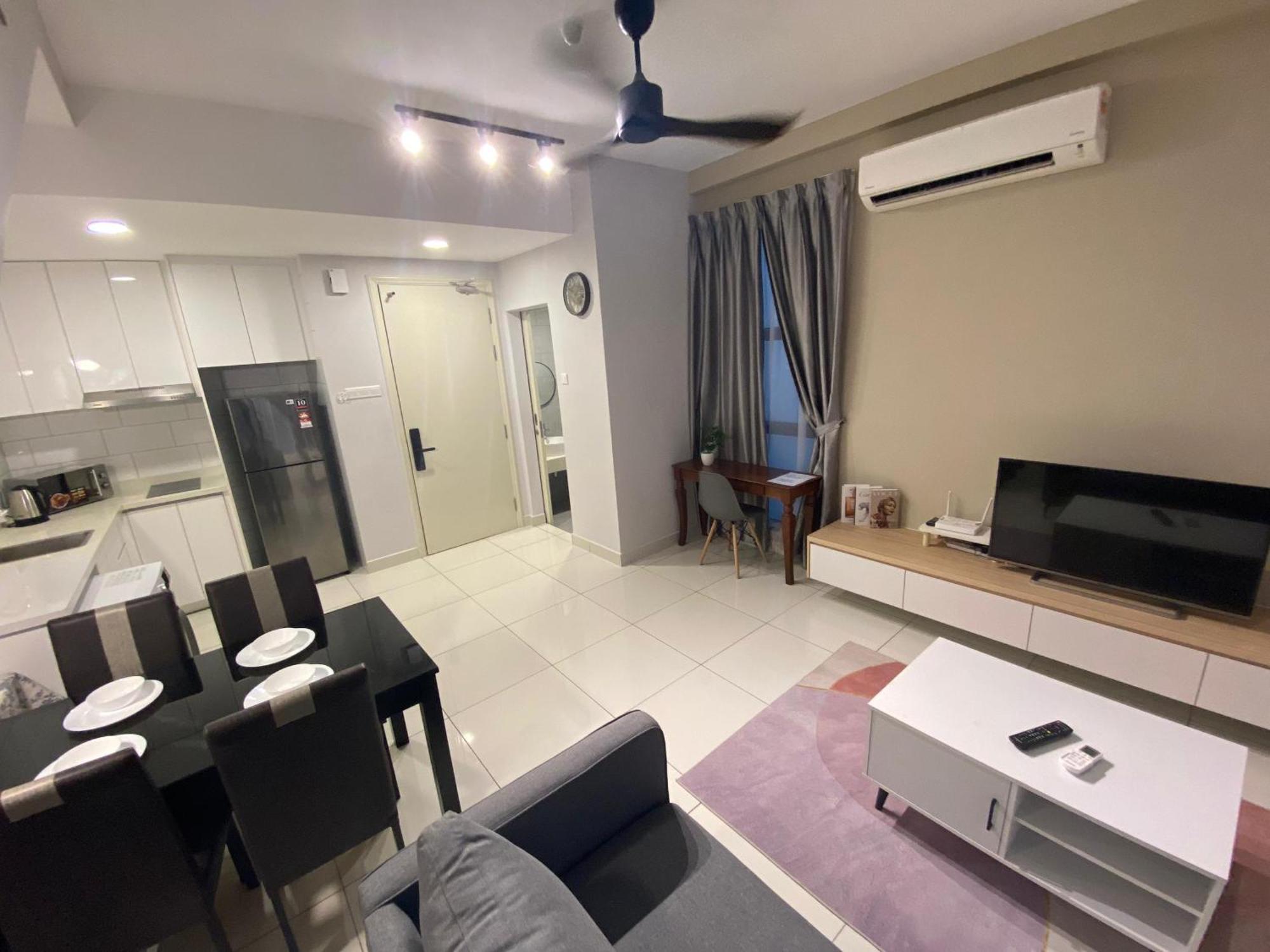 Arte Mont Kiara Aparthotel Kuala Lumpur Exterior photo A living room in a condominium