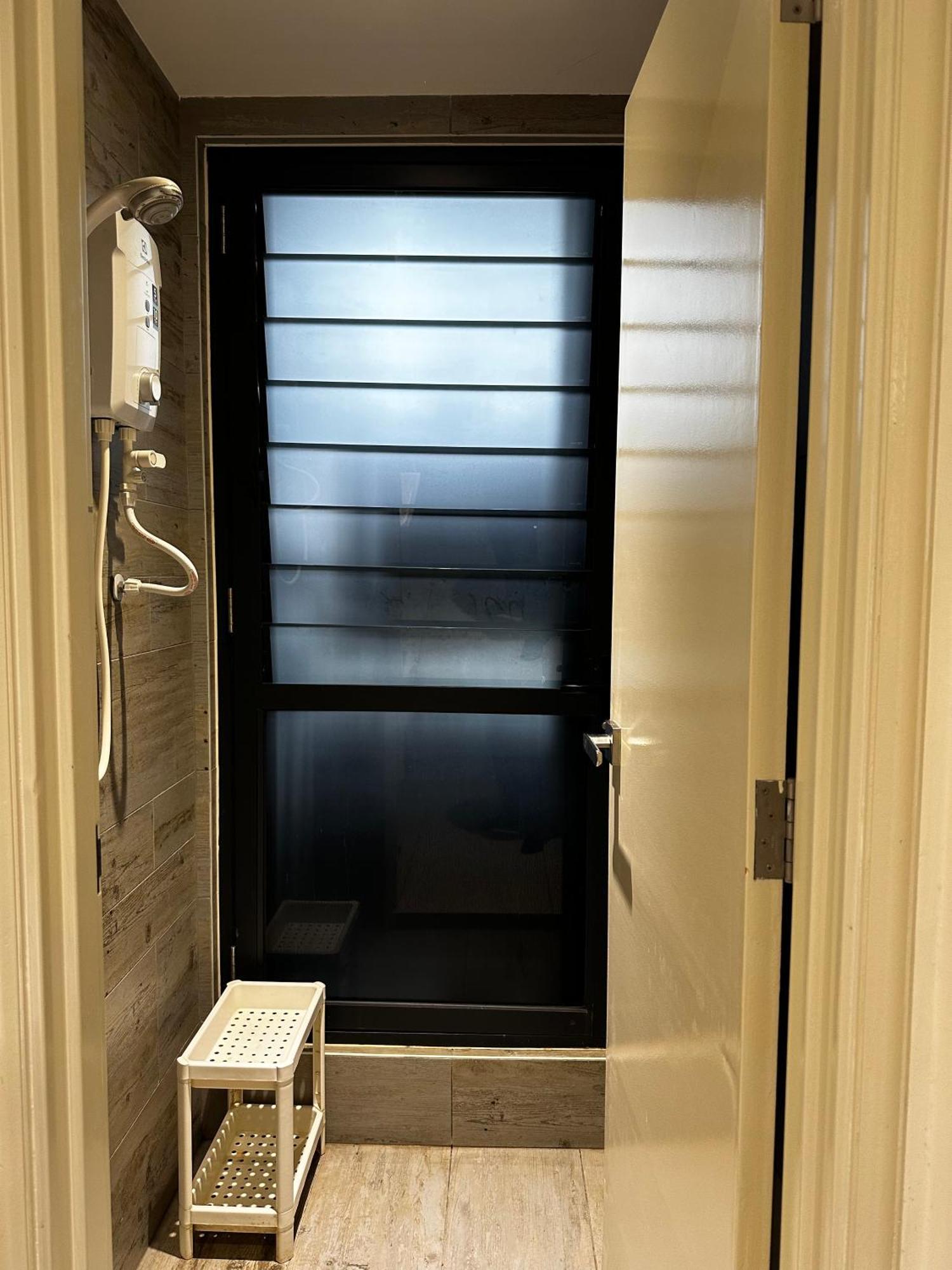 Arte Mont Kiara Aparthotel Kuala Lumpur Exterior photo A screen door
