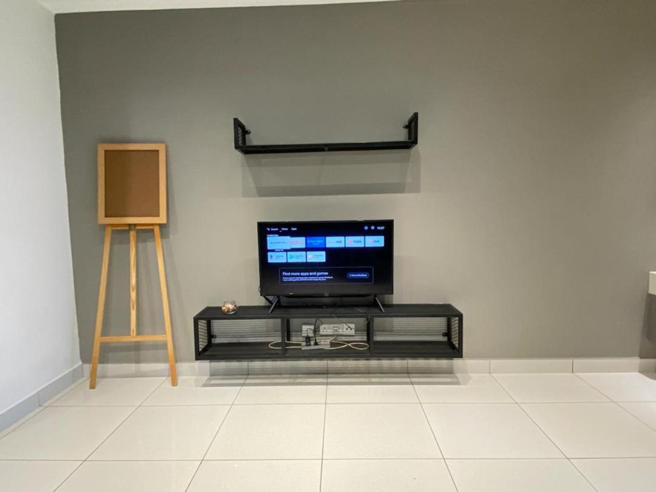Arte Mont Kiara Aparthotel Kuala Lumpur Exterior photo A television set
